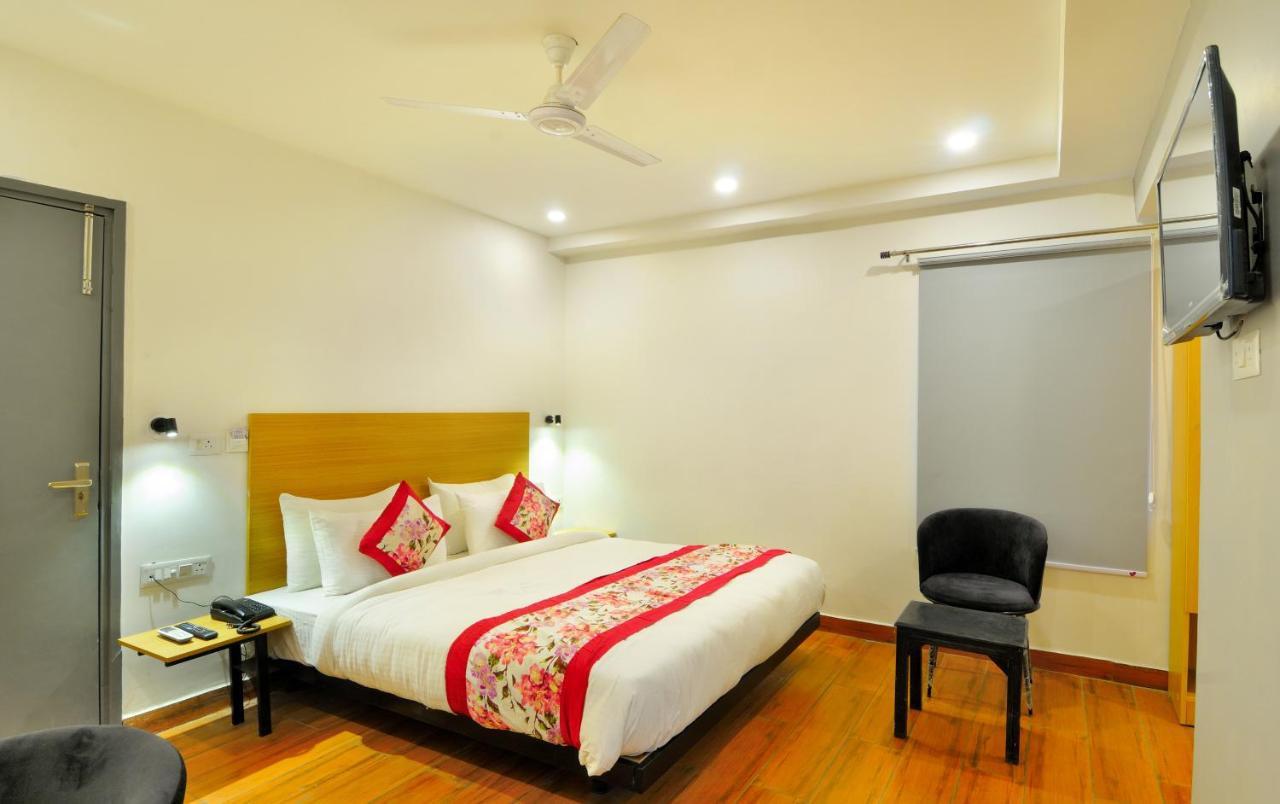 The Red York Hotel Ghaziabad Exterior photo