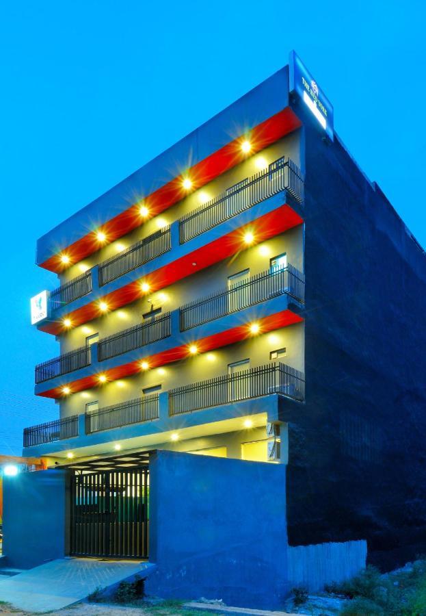 The Red York Hotel Ghaziabad Exterior photo