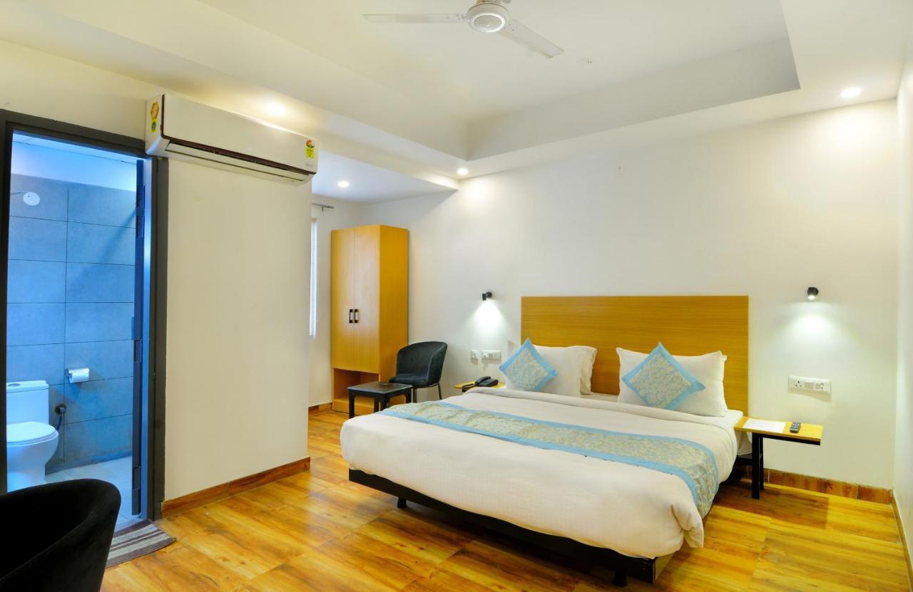 The Red York Hotel Ghaziabad Exterior photo