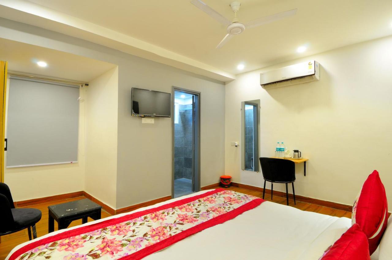 The Red York Hotel Ghaziabad Exterior photo