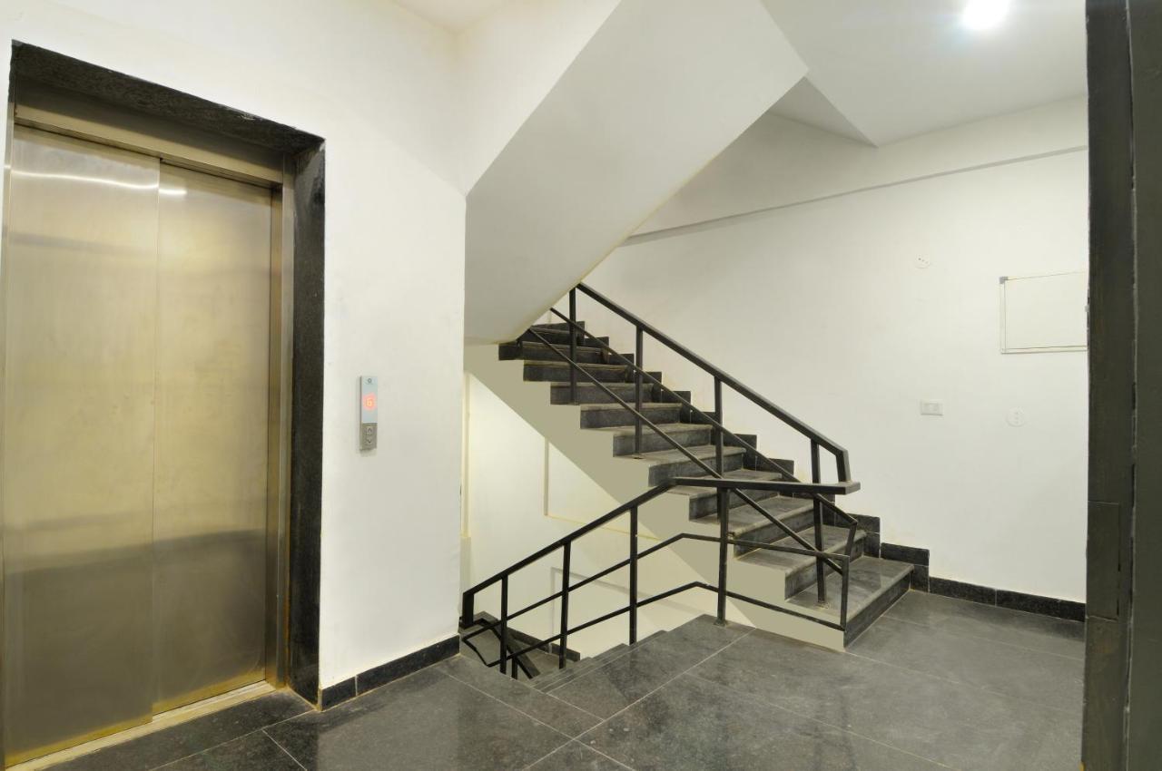 The Red York Hotel Ghaziabad Exterior photo