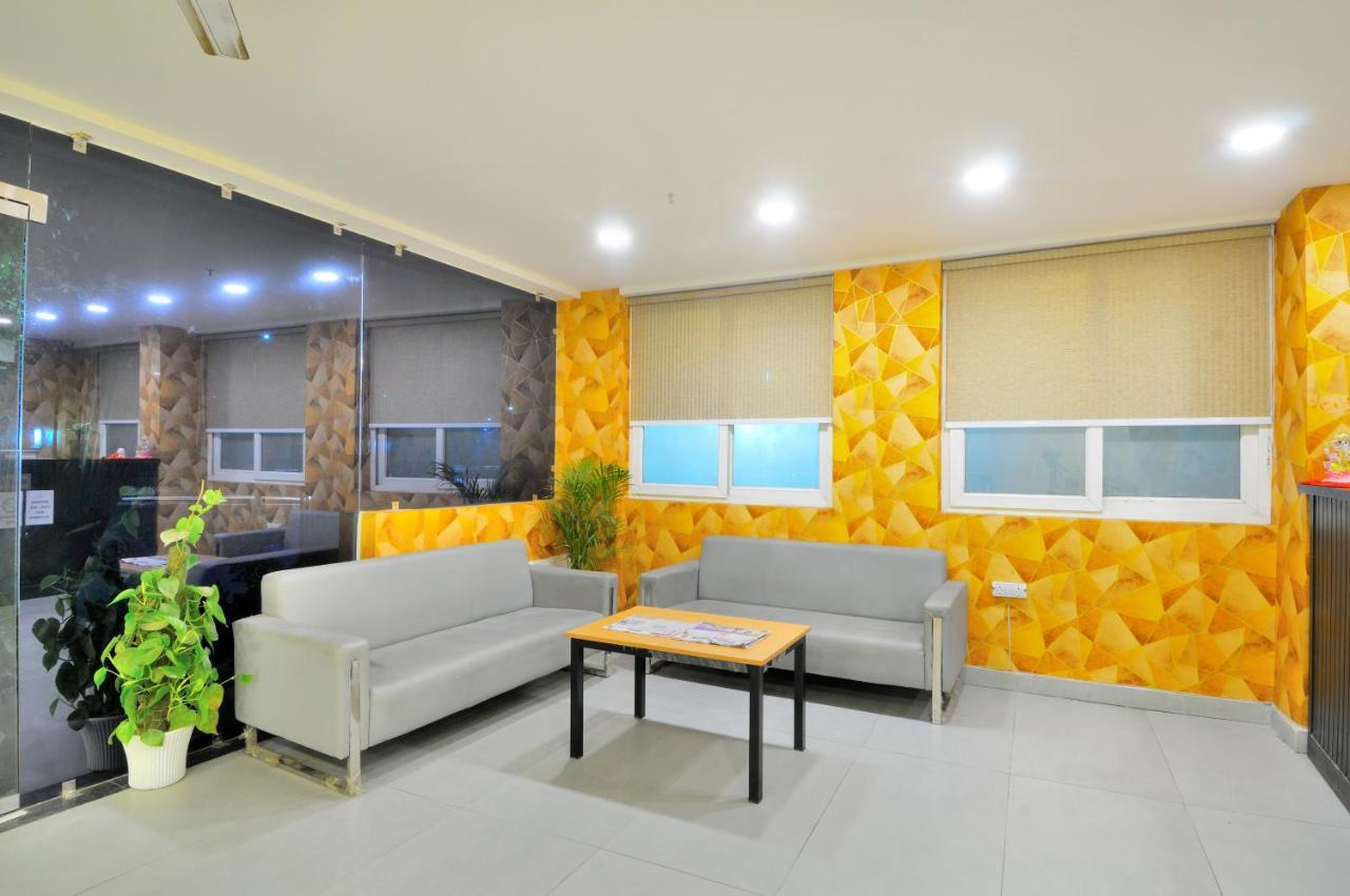 The Red York Hotel Ghaziabad Exterior photo