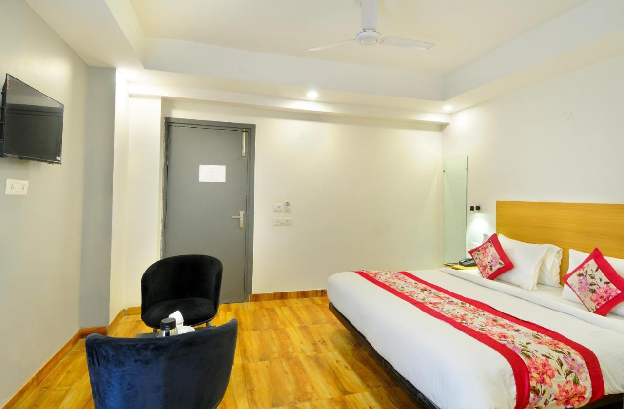 The Red York Hotel Ghaziabad Exterior photo