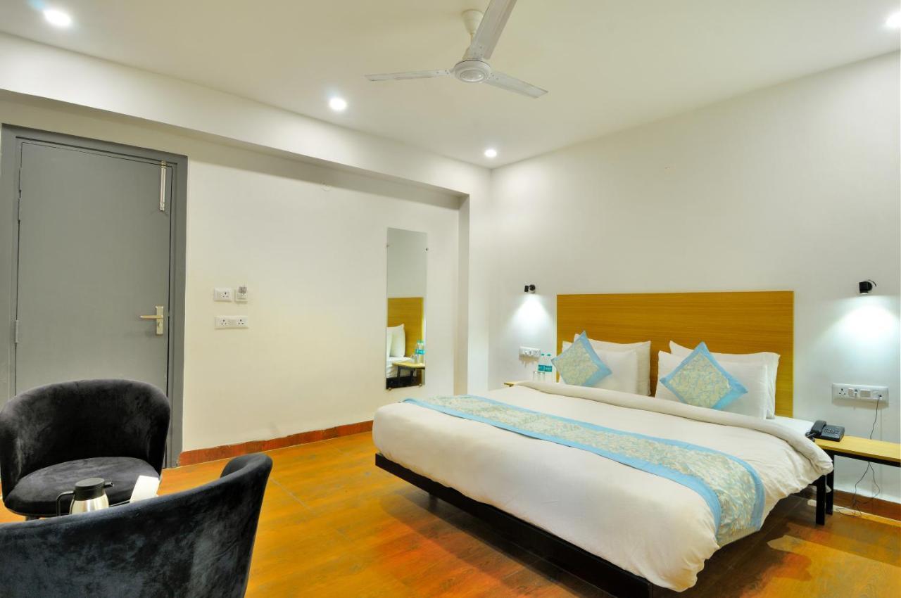 The Red York Hotel Ghaziabad Exterior photo