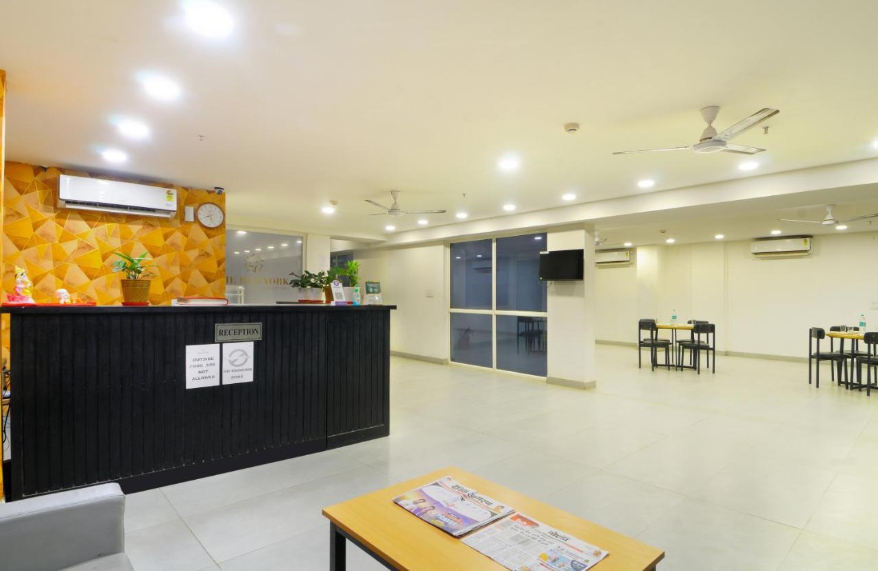 The Red York Hotel Ghaziabad Exterior photo