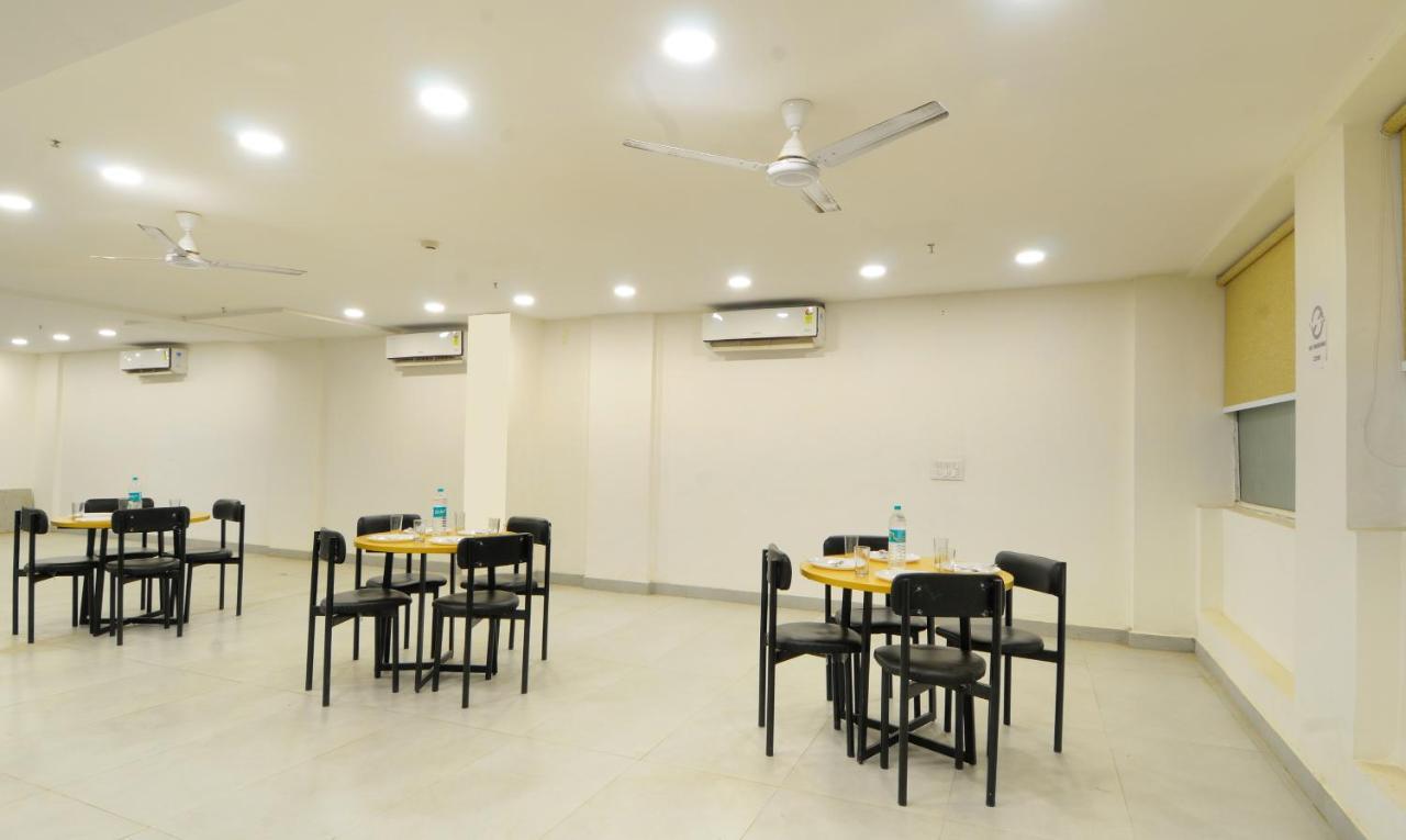 The Red York Hotel Ghaziabad Exterior photo