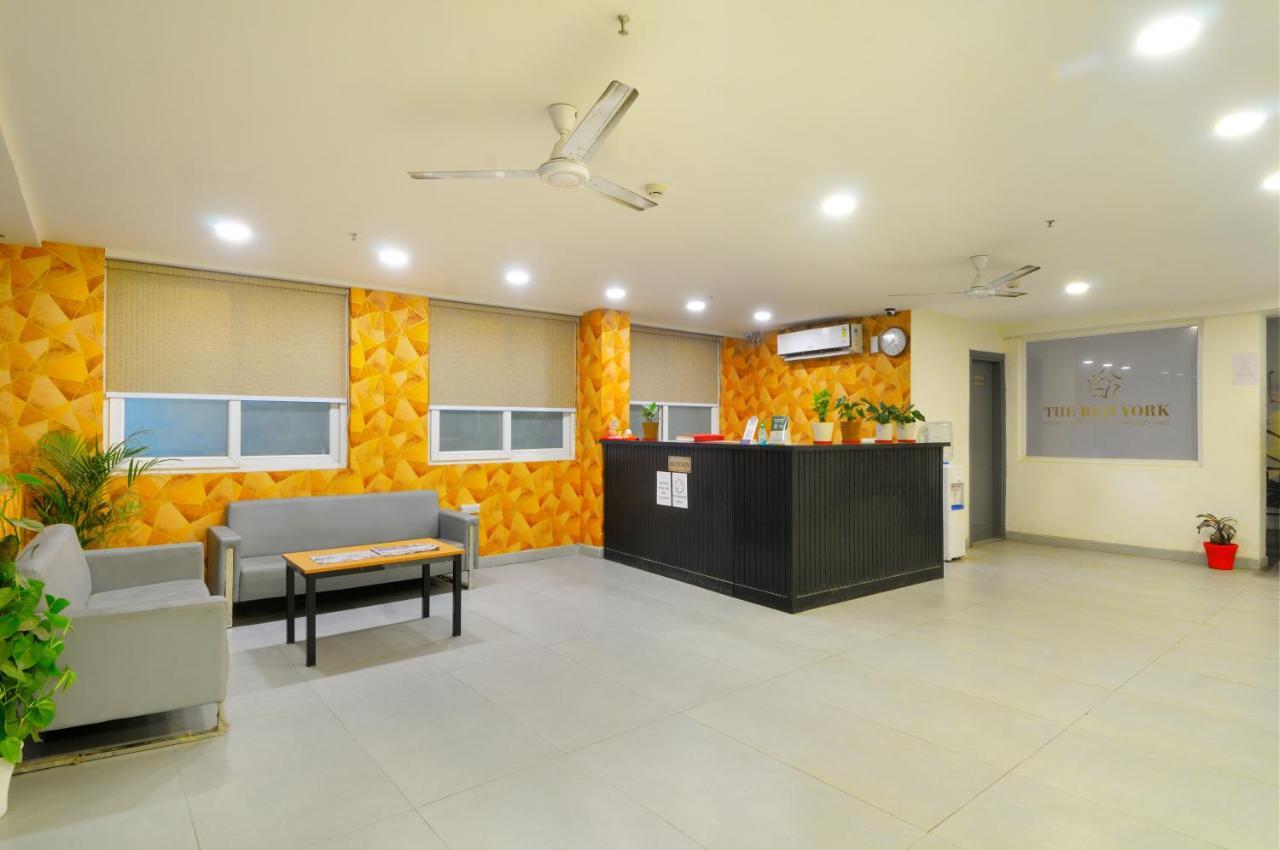 The Red York Hotel Ghaziabad Exterior photo