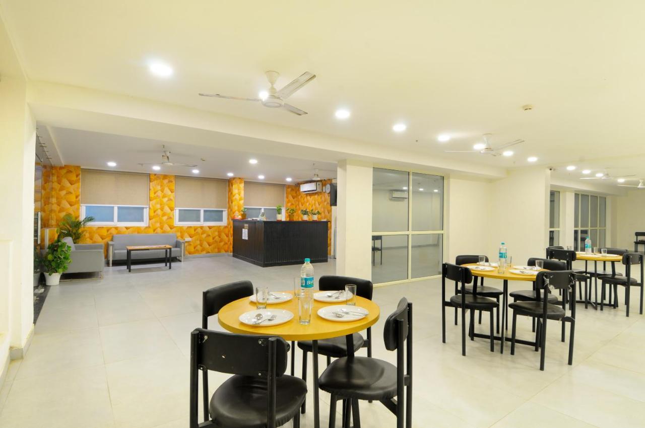 The Red York Hotel Ghaziabad Exterior photo