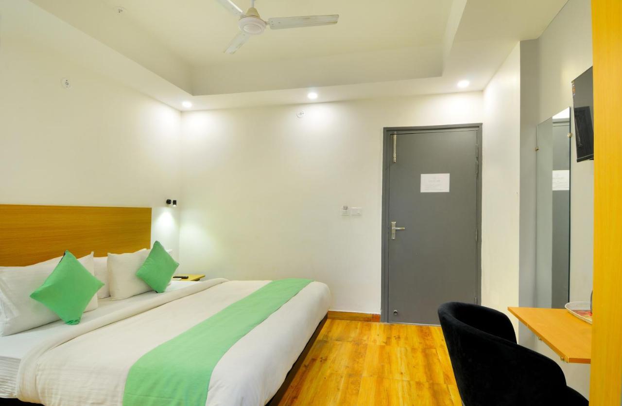 The Red York Hotel Ghaziabad Exterior photo